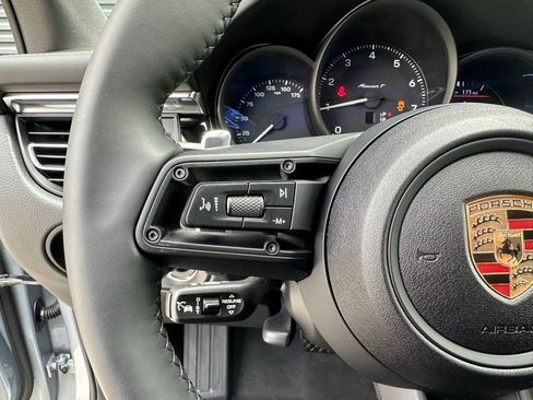 Certified 2025 Porsche Macan Turbo AWD/4WD image 20