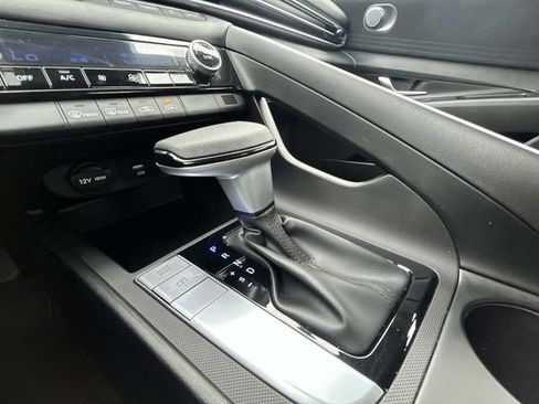 Certified 2024 Hyundai Elantra SEL FWD image 30