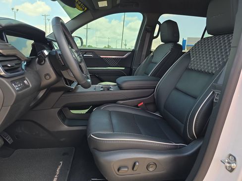 Used 2025 GMC Acadia Denali FWD image 10