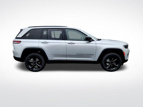New 2025 Jeep Grand Cherokee Limited w/ Black Appearance Package image 8