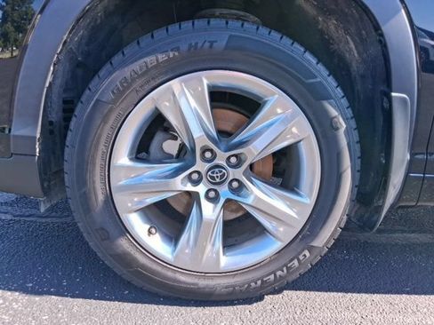 Used 2018 Toyota Highlander Limited AWD/4WD image 11
