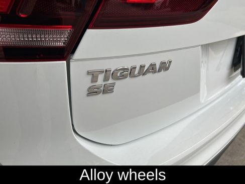 Used 2021 Volkswagen Tiguan SE image 15