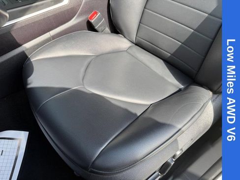 Used 2021 Toyota Highlander XLE AWD/4WD image 17