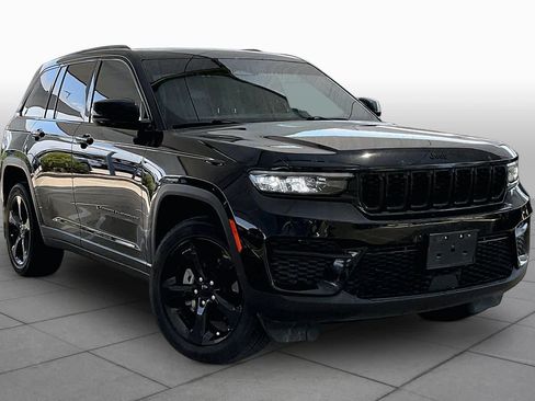 Used 2023 Jeep Grand Cherokee Altitude AWD/4WD image 3