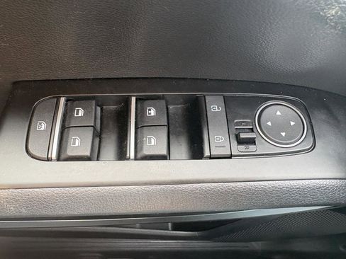 Used 2025 Kia Soul LX FWD image 28