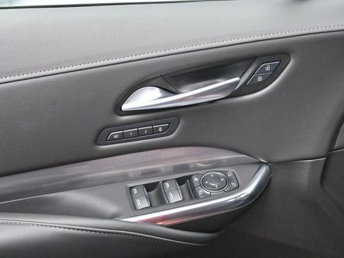 Used 2025 Cadillac XT4 Premium Luxury image 12