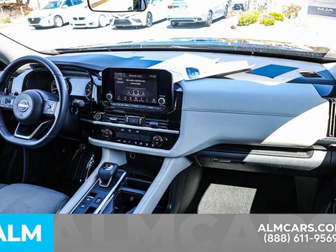 Used 2024 Nissan Pathfinder SV image 32