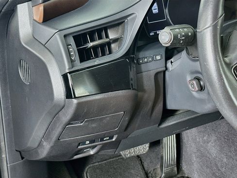 Used 2024 Lexus ES 300h w/ Premium Package FWD image 17