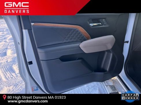 Used 2024 GMC Canyon Denali image 8