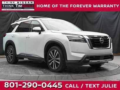 New 2025 Nissan Pathfinder Platinum w/ Cargo Package