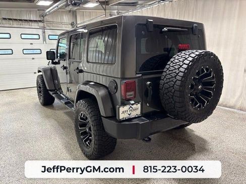 Used 2017 Jeep Wrangler Unlimited Sahara AWD/4WD image 5