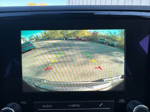 Used 2023 Nissan Frontier SV w/ SV Convenience Package image 5