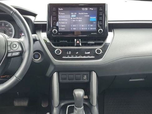 Used 2022 Toyota Corolla Cross LE AWD/4WD image 29