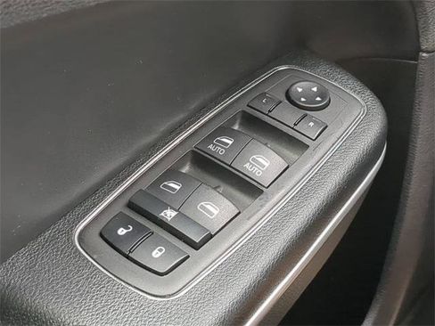 Certified 2023 Chrysler 300 S image 29