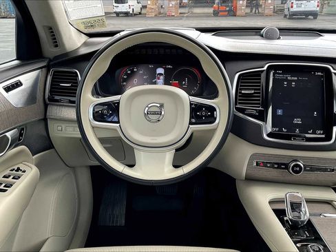 Used 2022 Volvo XC90 T8 Inscription image 8