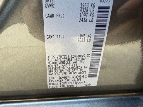 Used 2025 Nissan Altima 2.5 SV FWD image 33