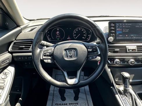 Used 2018 Honda Accord Touring image 12