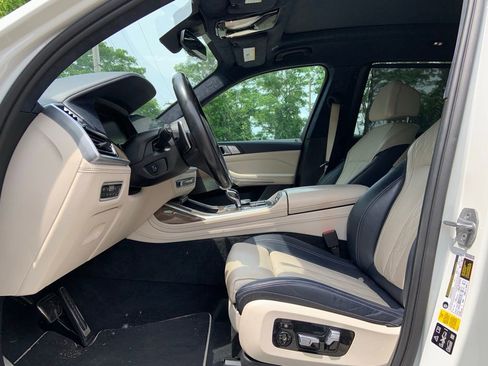 Used 2020 BMW X7 M50i image 11