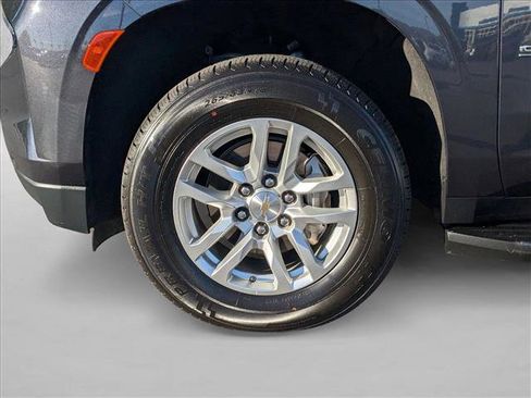 Used 2024 Chevrolet Suburban LT image 25