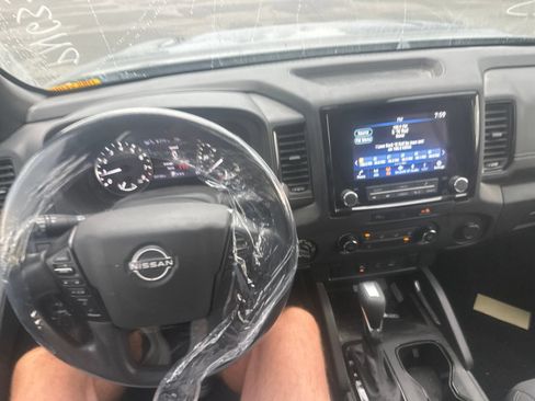 Used 2023 Nissan Frontier SV w/ Midnight Edition Package AWD/4WD image 15
