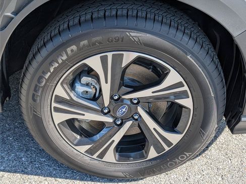 Used 2025 Subaru Crosstrek 2.5i Premium AWD/4WD image 11