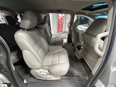 Used 2017 Toyota Sienna XLE w/ XLE Navigation Package FWD image 45