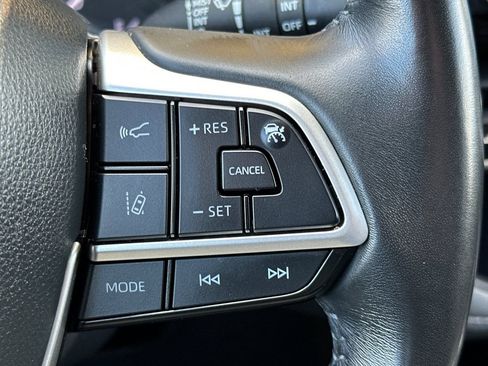 Used 2023 Toyota Highlander LE image 30