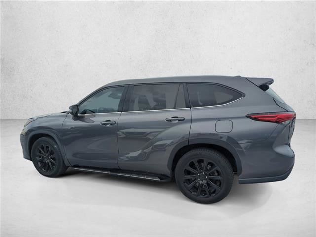 Used 2022 Toyota Highlander XLE FWD image 6