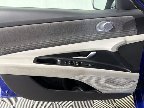 Used 2025 Hyundai Elantra Limited FWD image 11
