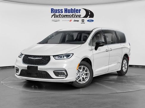 Used 2026 Chrysler Pacifica Select FWD image 1