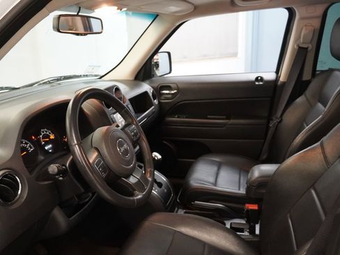 Used 2017 Jeep Patriot High Altitude AWD/4WD image 3