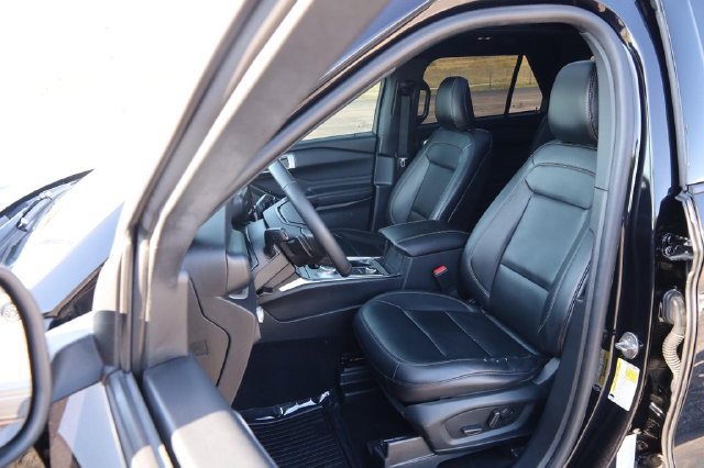 Used 2020 Ford Explorer XLT w/ Equipment Group 202A AWD/4WD image 9