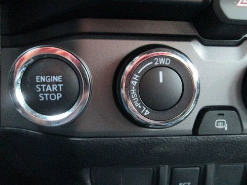 Used 2021 Toyota Tacoma TRD Sport image 17