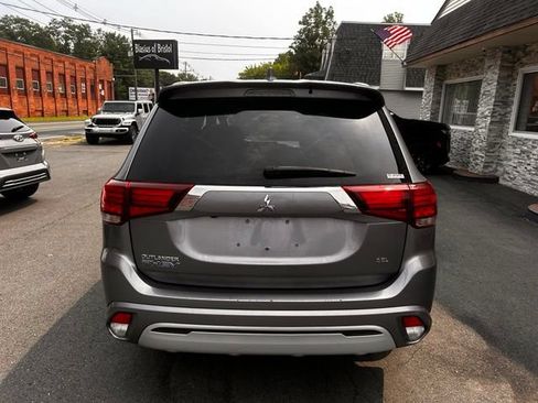 Used 2022 Mitsubishi Outlander 4WD Plug-In Hybrid image 6