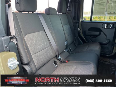 Used 2025 Jeep Gladiator Mojave w/ Convenience Group image 23