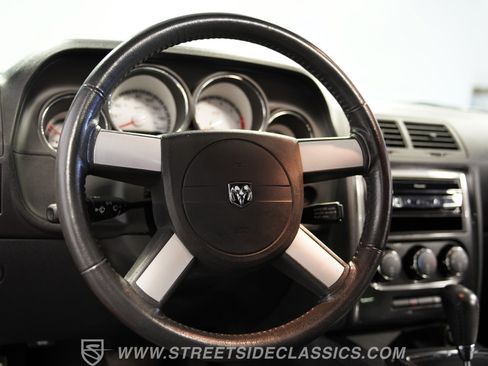 Used 2009 Dodge Challenger R/T RWD image 40