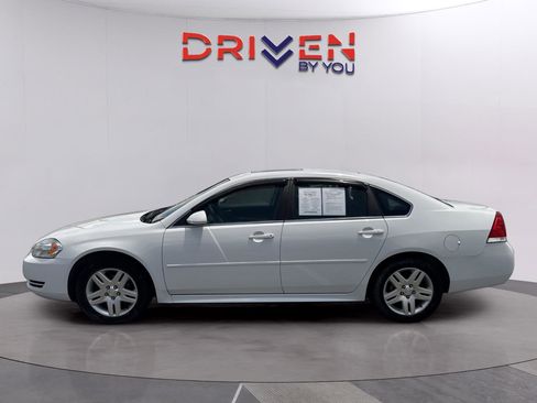 Used 2015 Chevrolet Impala LT w/ LT Sunroof Package FWD image 2