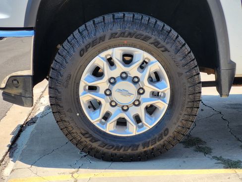 Used 2020 Chevrolet Silverado 2500 LTZ w/ LTZ Convenience Package AWD/4WD image 8