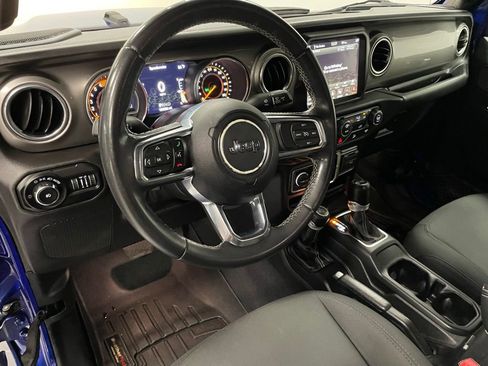 Used 2018 Jeep Wrangler Unlimited Sahara image 9