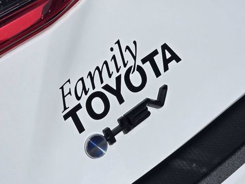 Used 2025 Toyota Camry XLE FWD image 8