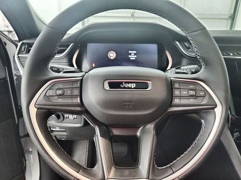 New 2025 Jeep Grand Cherokee Altitude image 22