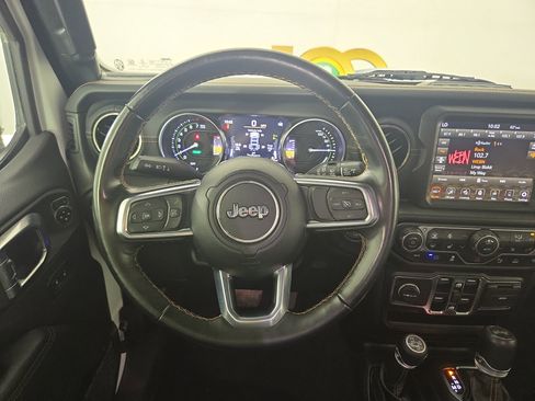 Used 2022 Jeep Wrangler Unlimited Sahara image 14