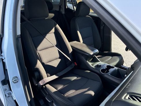 Used 2022 GMC Terrain SLE image 22