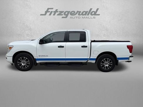 Used 2023 Nissan Titan SV w/ SV Convenience Package RWD image 2