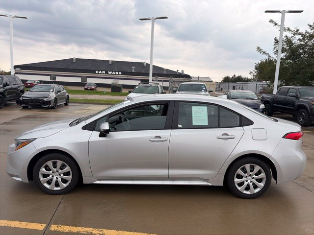 Used 2026 Toyota Corolla LE FWD image 4
