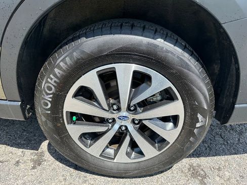 Used 2025 Subaru Outback Premium AWD/4WD image 35