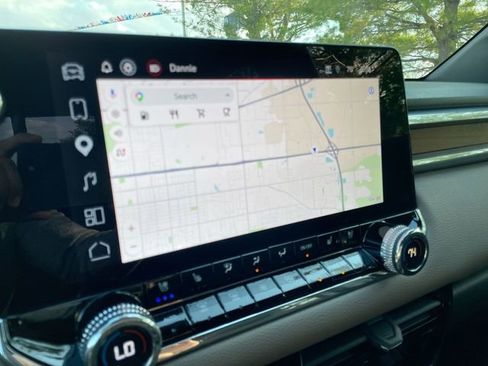 Used 2023 GMC Canyon Denali image 18