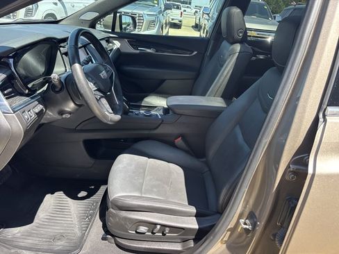 Used 2022 Cadillac XT5 Premium Luxury w/ Technology Package FWD image 13