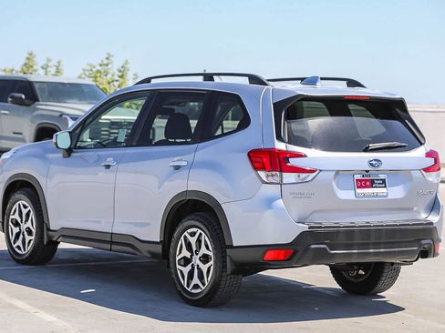 Used 2021 Subaru Forester Premium AWD/4WD image 6
