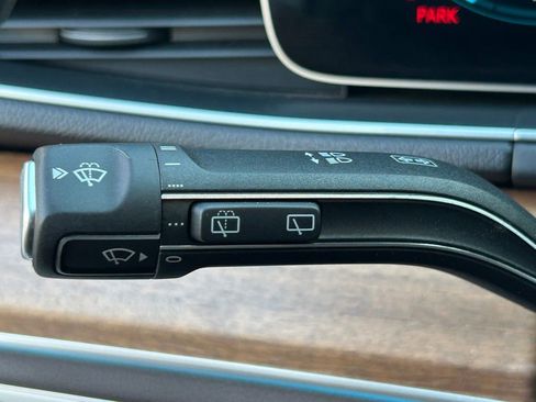 Used 2023 Mercedes-Benz GLE 450 4MATIC w/ AMG Line Exterior image 42